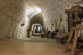 Interior de las Cuevas del Diablo en Alcalá del Júcar